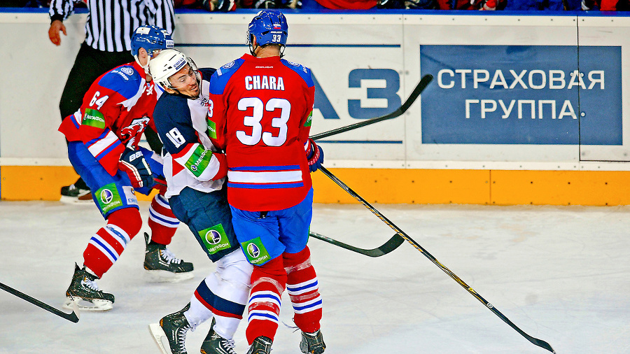 Chára v zápase KHL