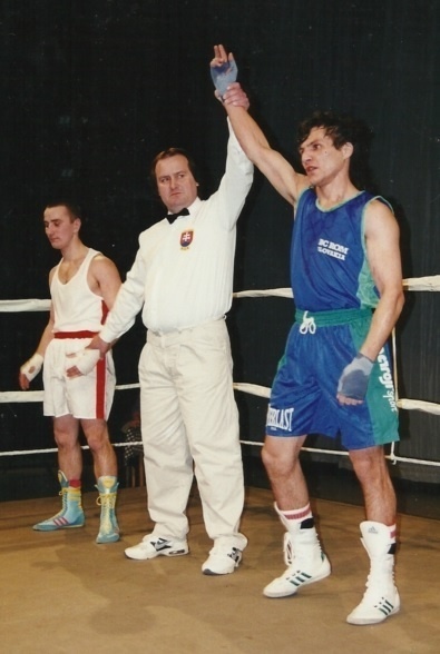 Úspešný boxer Rafael (vpravo)