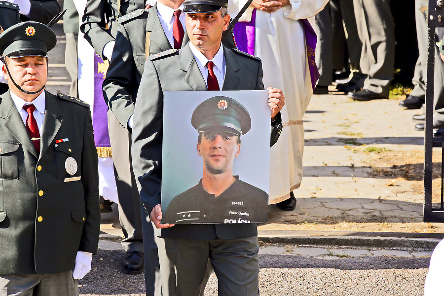 Policajt Peter Opálek († 34) zahynul v práci.