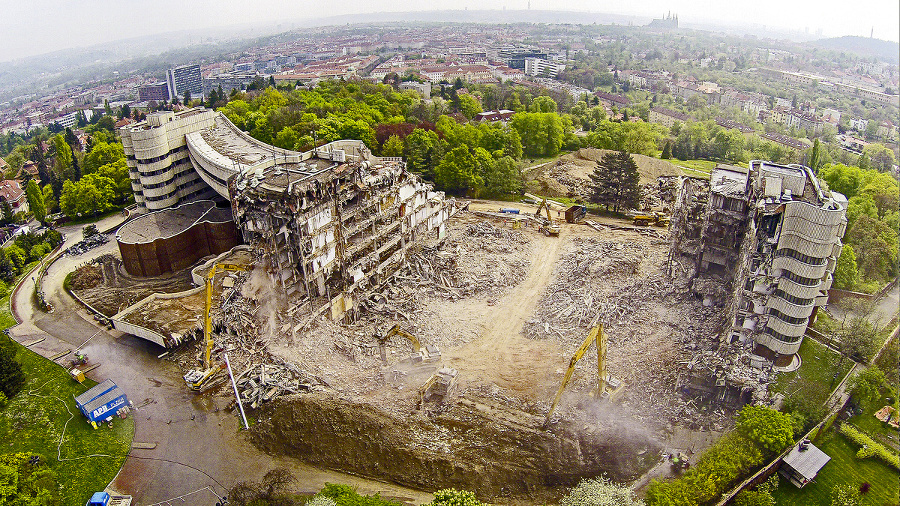 Niekdajší slávny hotel zbúrali.