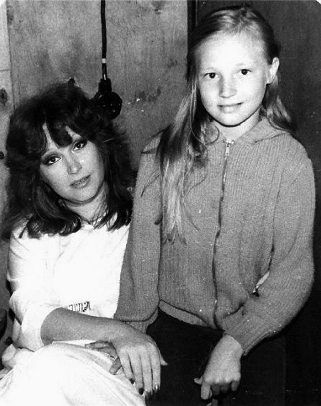 Kristína bola jej jediným dieťaťom. Minulý rok Alla ako 64-ročná vďaka náhradnej matke prežívala radosť z dvojičiek.