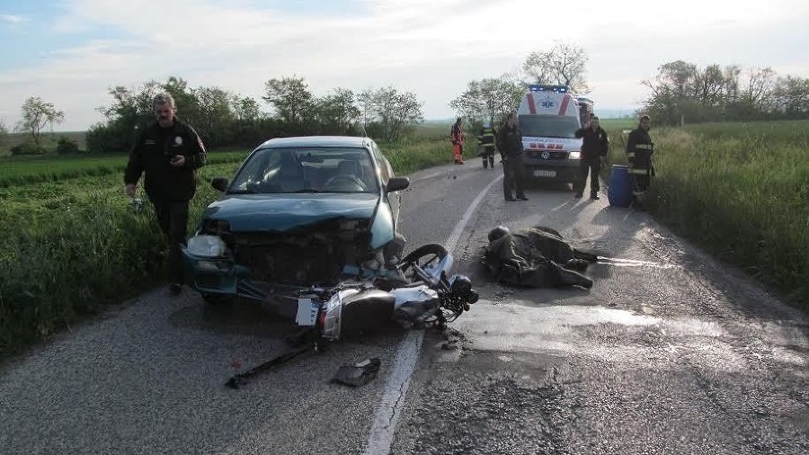 Záchranár Denis D. († 37) zahynul pri zrážke motorky s osobným autom.