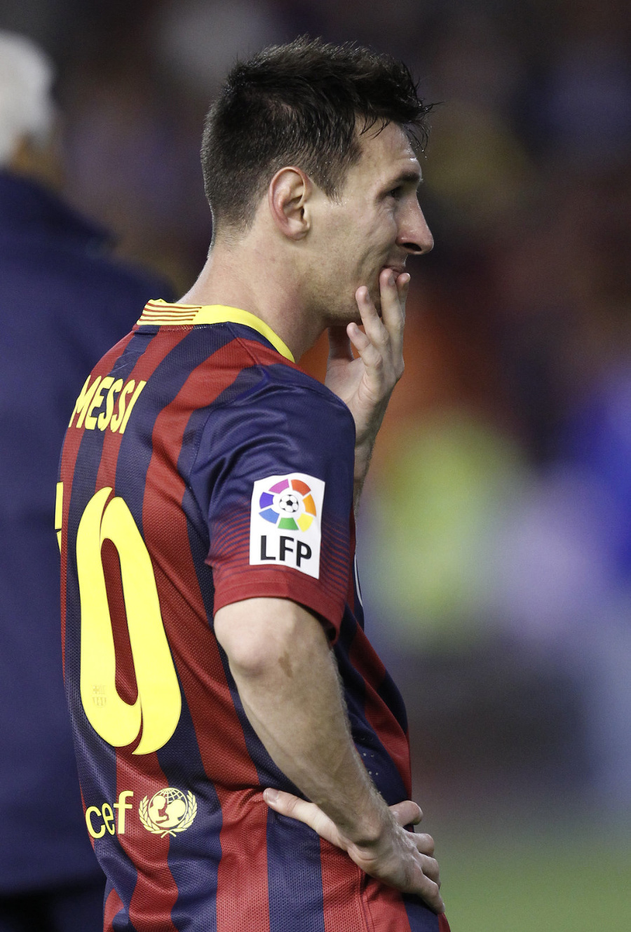 Sklamaný Lionel Messi po