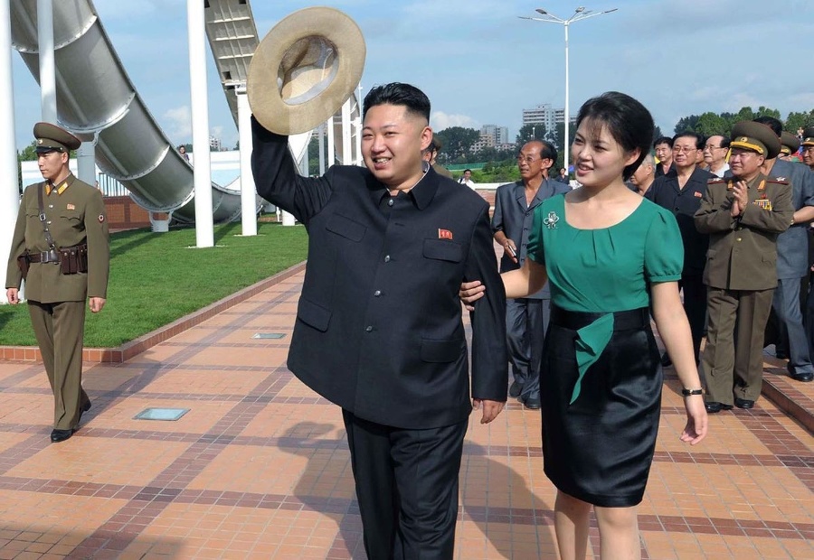 Manželka Kim Čong-una zbožne