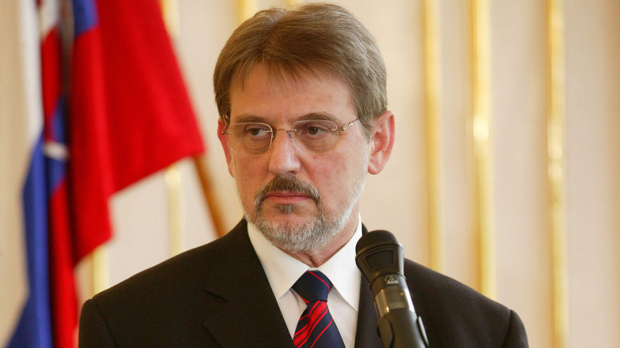 Podľa poslanca Martina Fronca určite k odvolávaniu ministra dôjde, len nevie ešte ktorého.