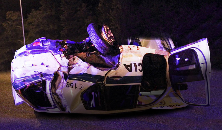 Služobné policajné auto skončilo