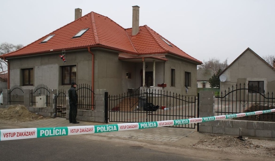 Do domu rómskej rodiny vtrhli v noci dvaja votrelci.