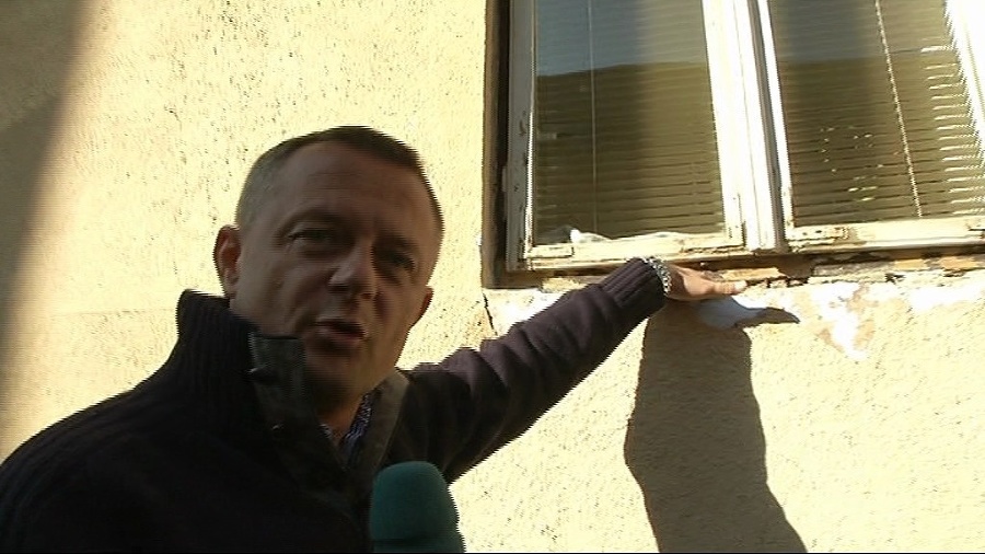 Terézia sa vrátila do starého rodičovského domu. Tam okná držali len zázrakom.