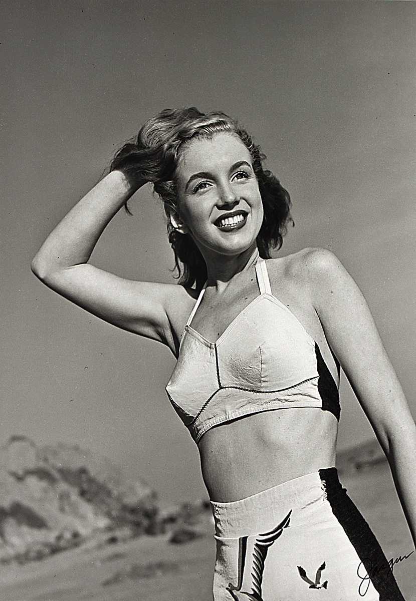 Norma Jean Dougherty na neznámych  fotkách z roku 1946. V „škaredom  káčatku“ ešte len tušiť črty sexsymbolu Marilyn Monroe.