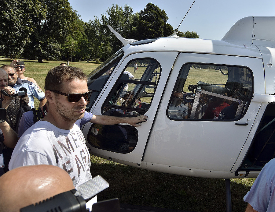 Michal Handzuš sa dočkal. Stanley cup dorazil podľa plánu pod Urpín.