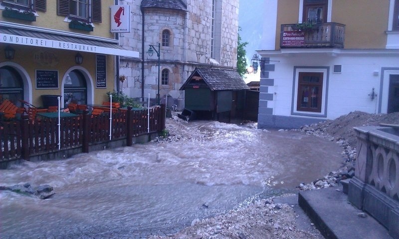 Rakúske mestečko Hallstatt zaliala