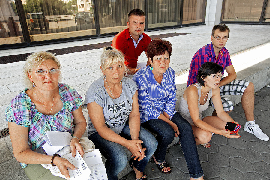 Čakanie na odlet: Turisti