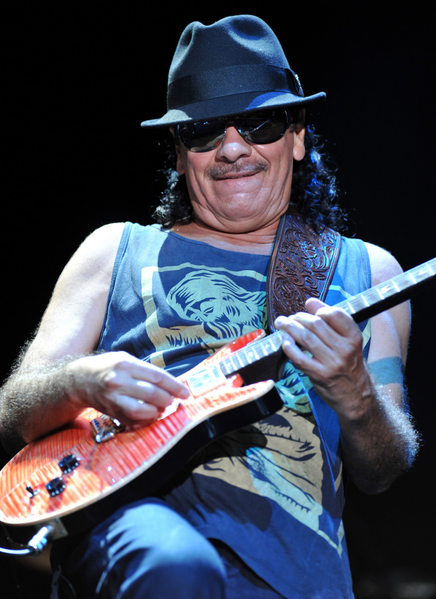 Mexický gitarista Carlos Santana.