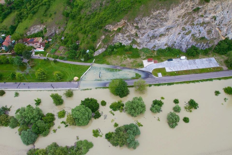 Letecké zábery povodní v