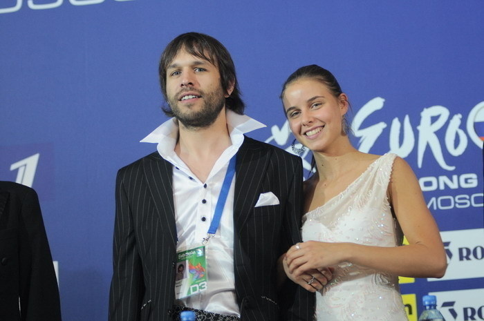 Kamil Mikulčík a Nela Pocisková na tlačovej konferencii po prvej skúške v Moskve.