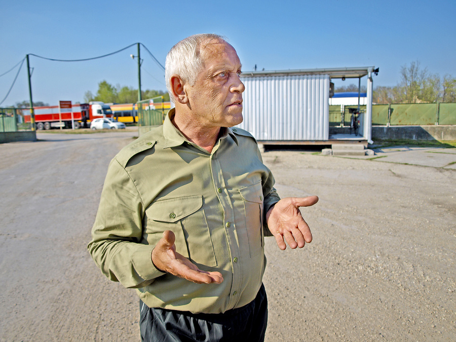 Asistent Tibor Mesároš.