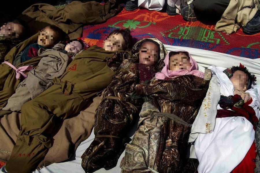 Mŕtve telíčka afganských detí