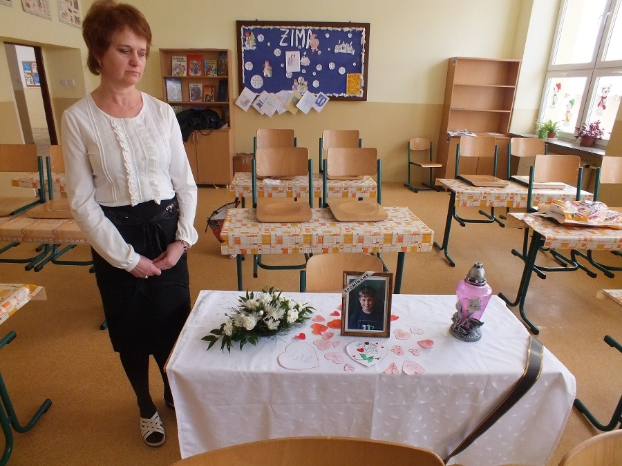 V triede, do ktorej chodil Dominik († 10) z jeho lavice spravili pietu. 
