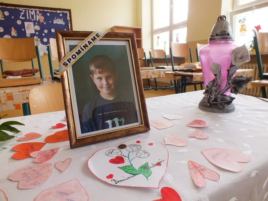 Spolužiaci Dominikovi († 10) napísali odkazy do neba. 