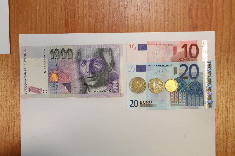 Slovenské bankovky vs. eurá.