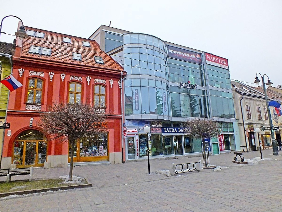 Presklená budova v centre