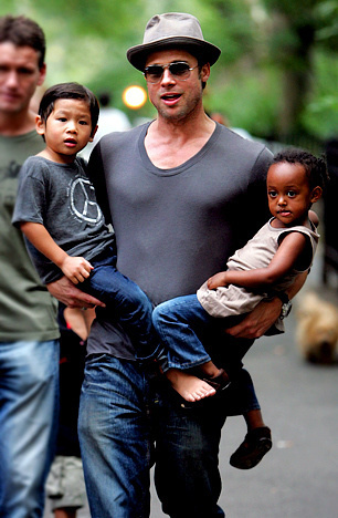 Otecko Brad Pitt v