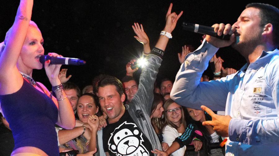 Dara Rolins s Rytmusom na koncerte, kde exceloval švajčiarsky DJ Antoine.