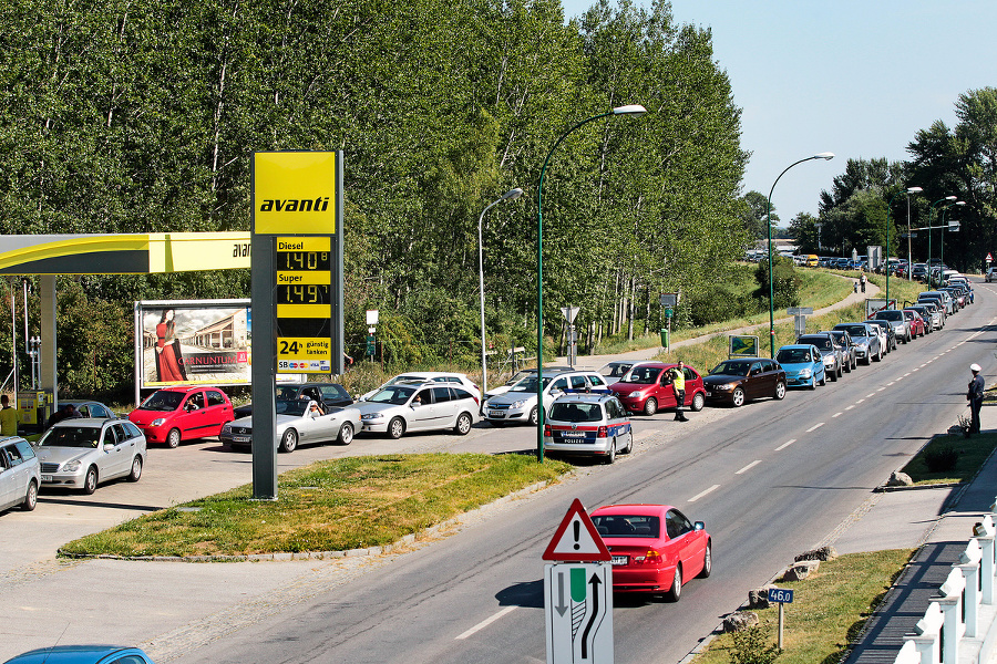 Šialenstvo na rakúskej benzínke