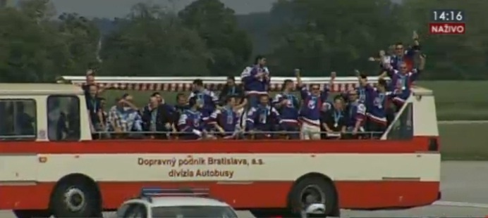 Autobus so slovenskými striebornými