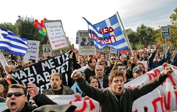Nahnevaní Gréci: Paradoxne, protestujú