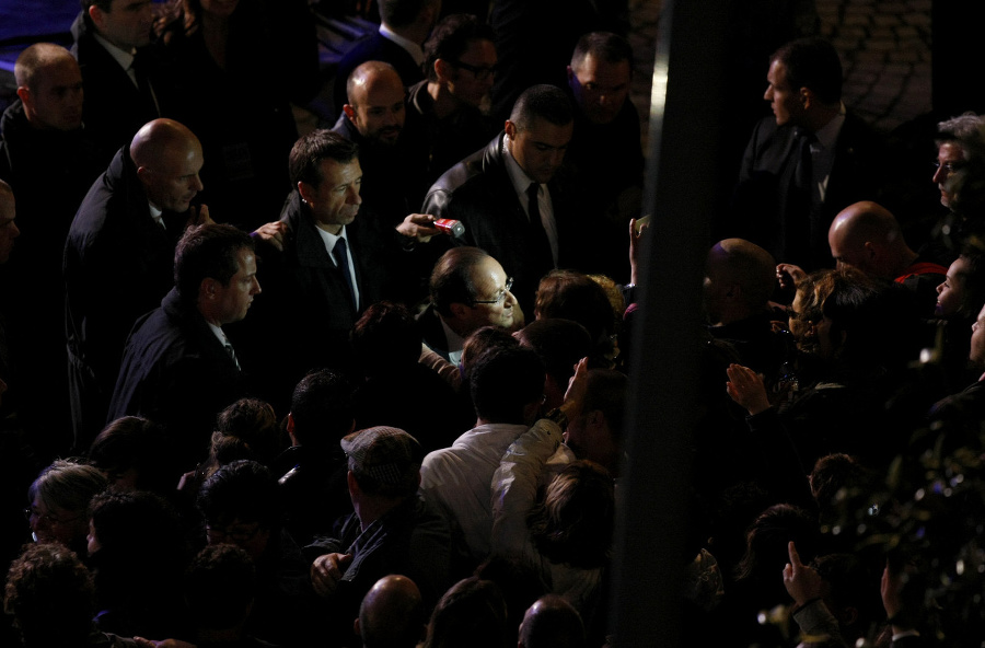 Nový prezident Hollande opúšťa