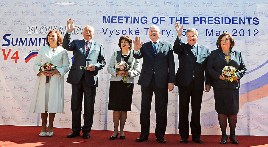 Účastníci summitu: (zľava) Česká