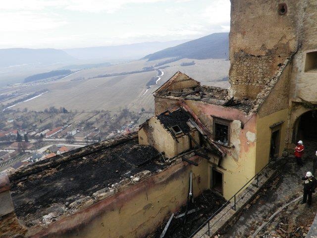 Požiar vážne poškodil hrad