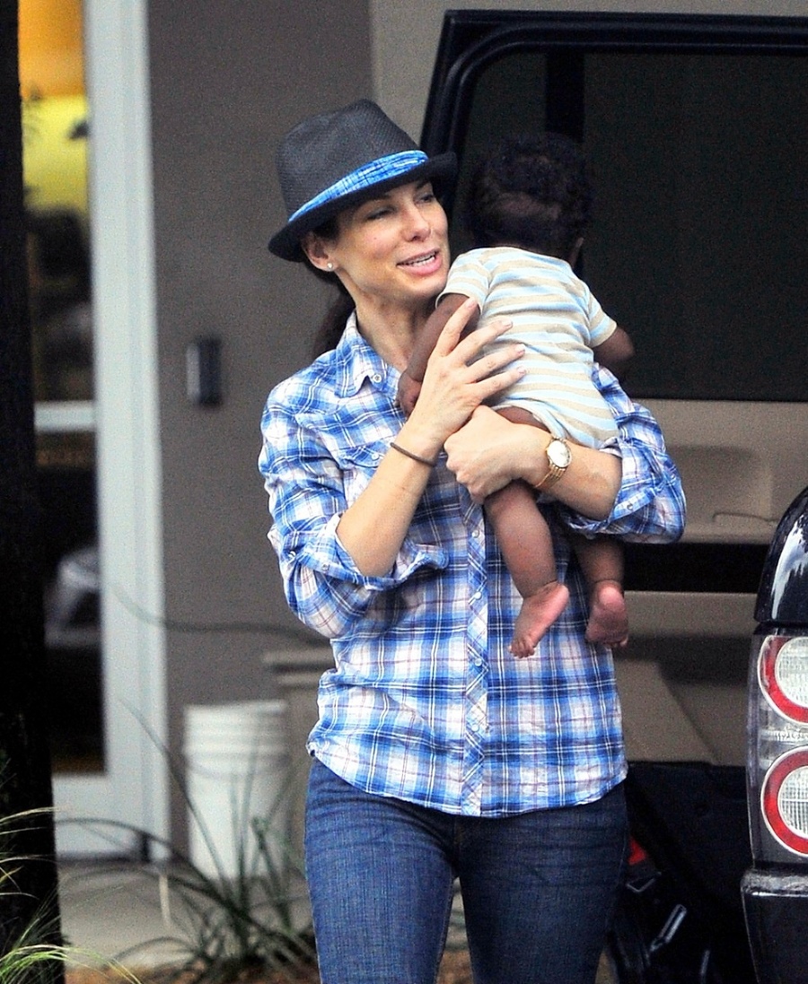 Šťastná mamička Sandra Bullock