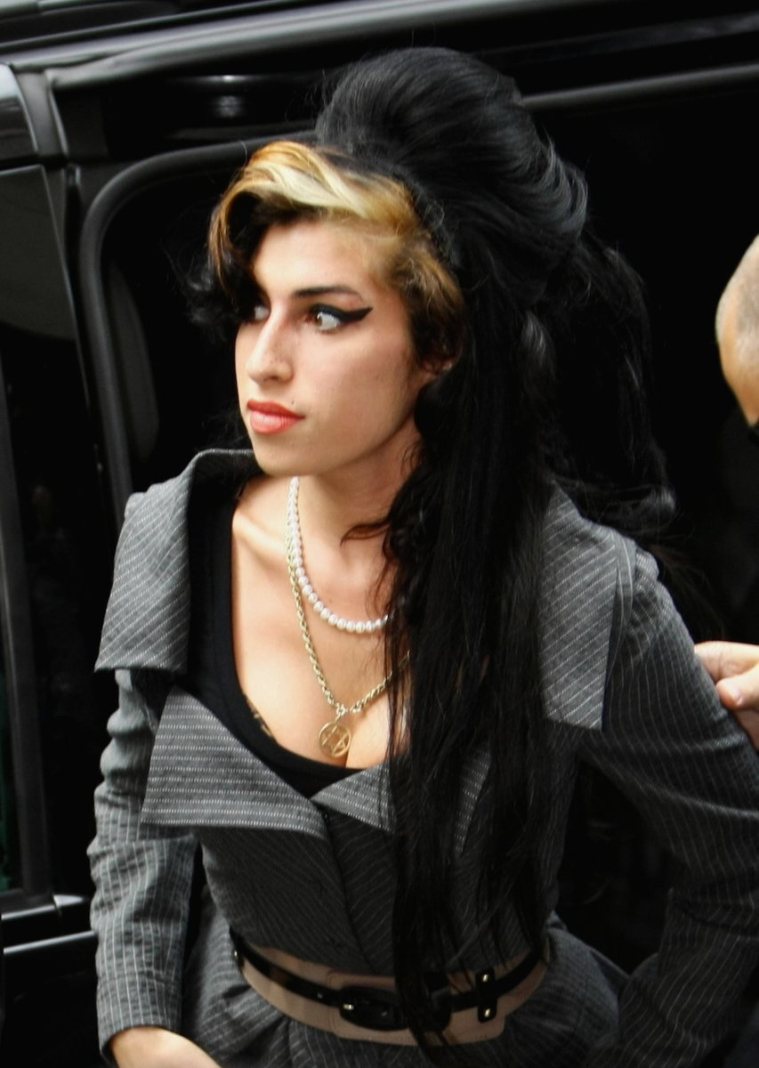 Amy Winehouse († 27).