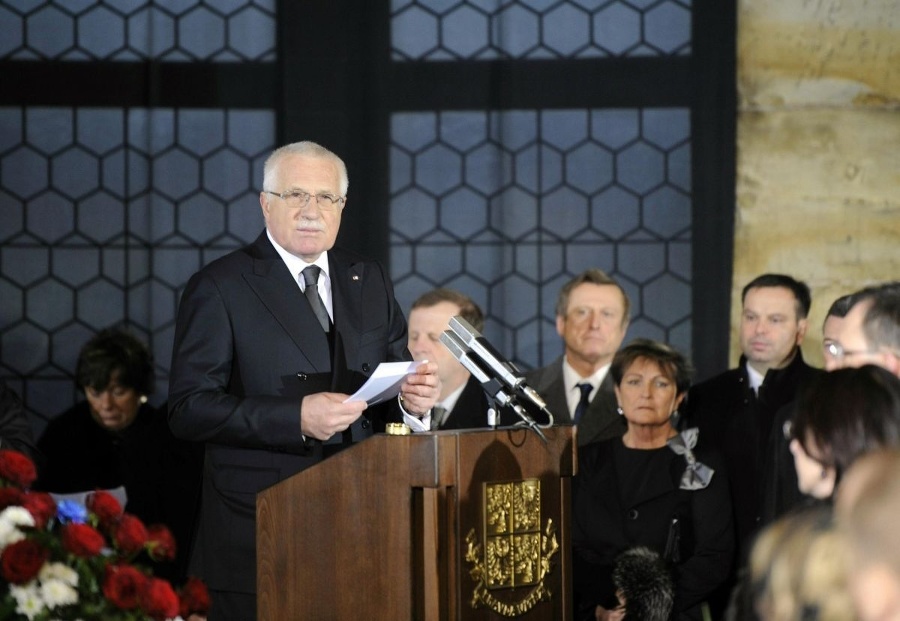 Václav Klaus počas smútočného