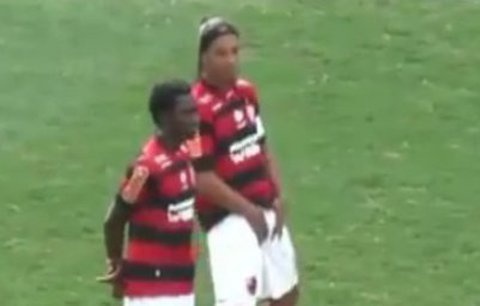Ronaldinho provokuje fanúšikov Vasca