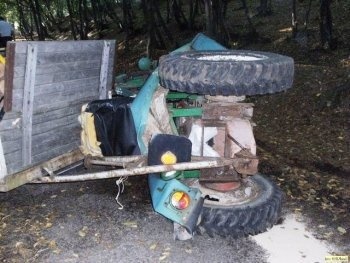 Prevrátený traktor je neraz