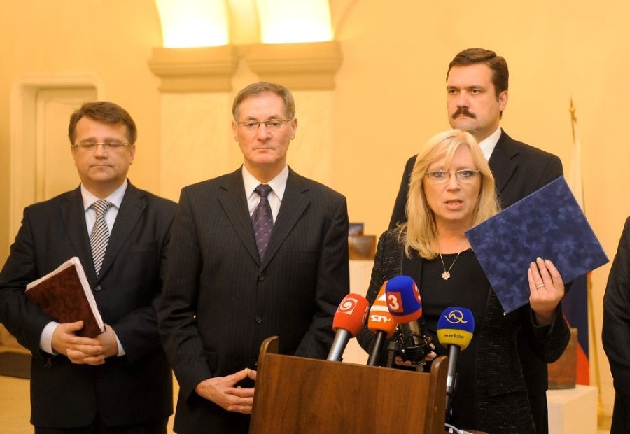 Premiérka Iveta Radičová, minister