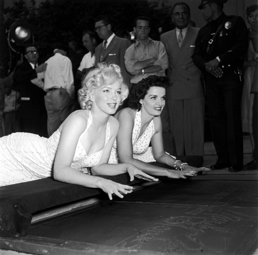 Marilyn a Jane otláčajú