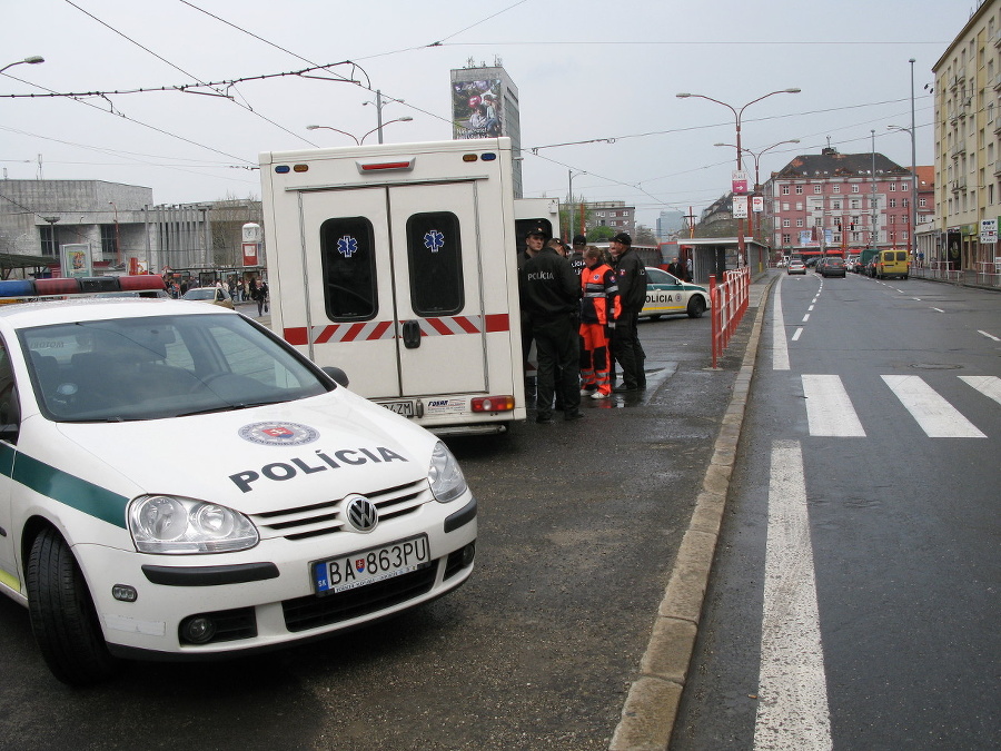 Polícia zablokovala električkovú dopravu
