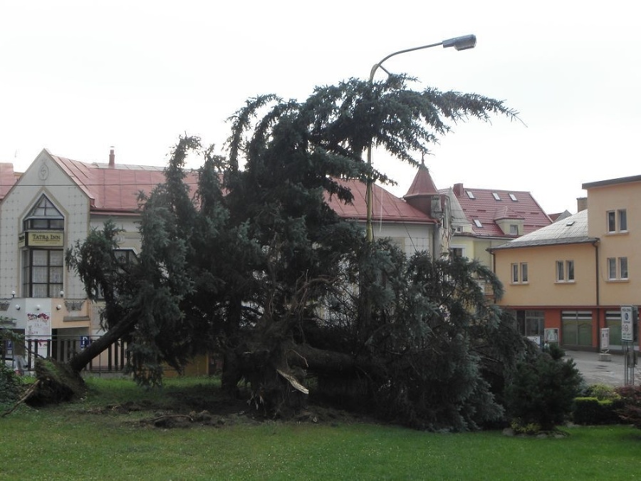 Prudká búrka sa prehnala