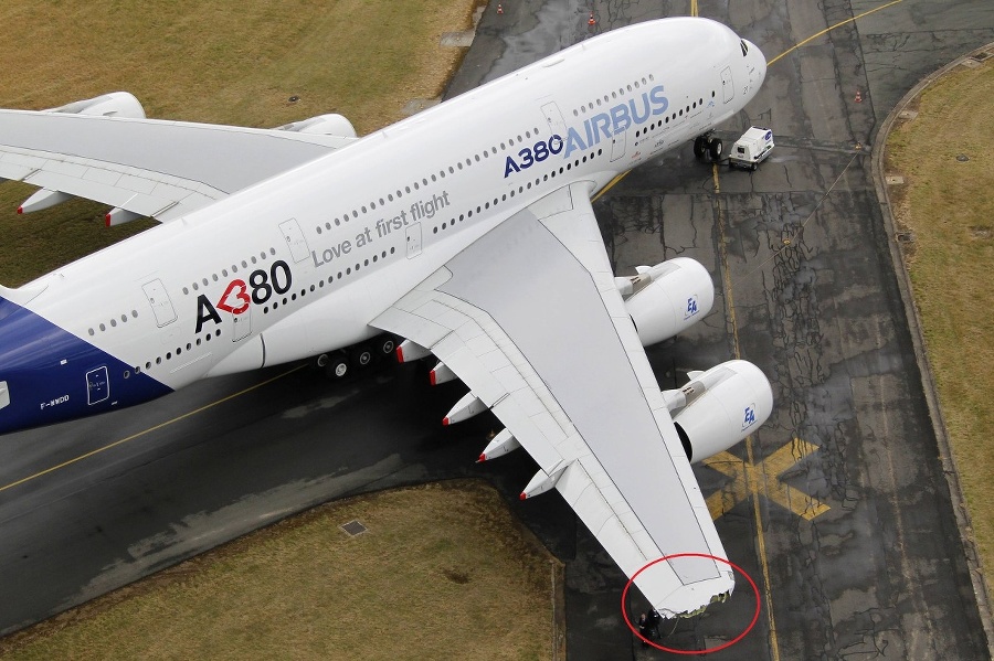 Lietadlo Airbus A380 narazilo