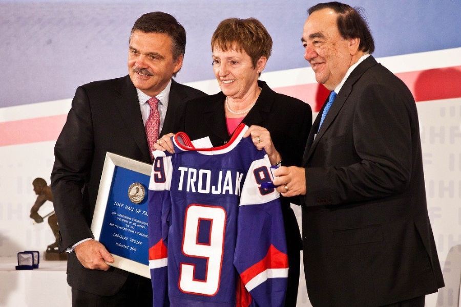 Zľava: Prezident IIHF René