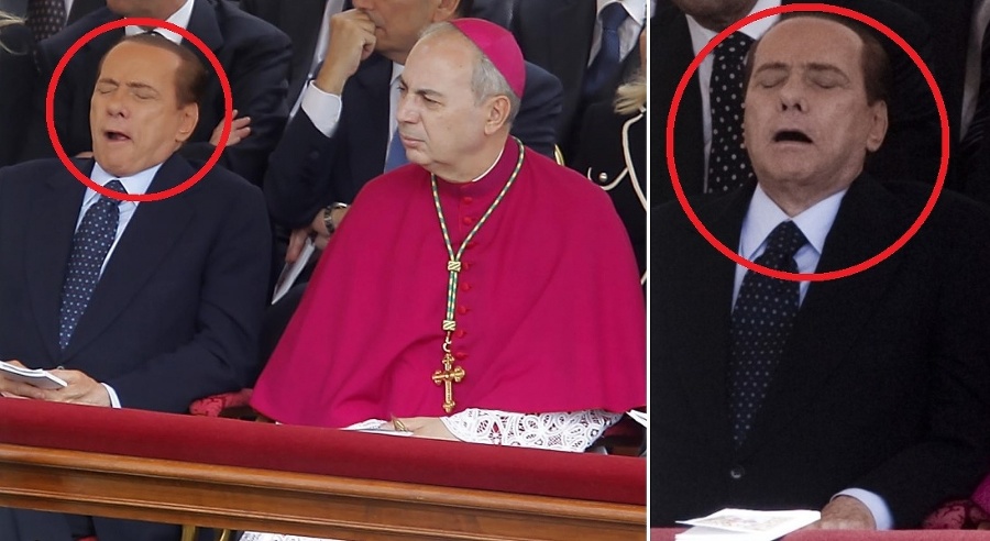 Berlusconimu počas modlitby klesla