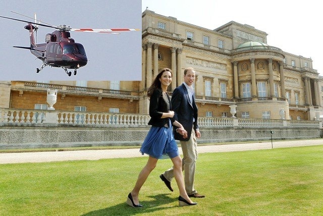 Vrtuľník odviezol mladomanželov Williama