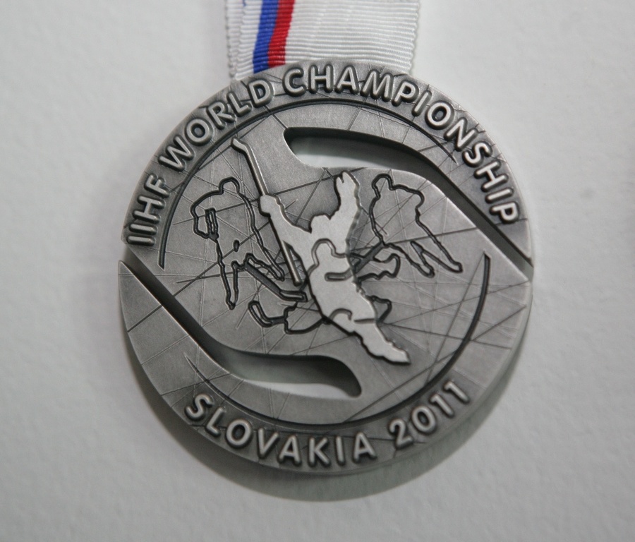 Strieborná medaila pre hokejistov.