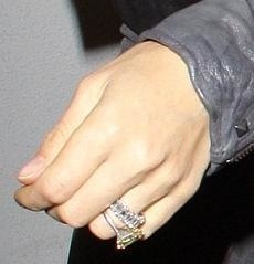 Dva prstene na ruke