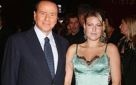 Silvio Berlusconi se svou