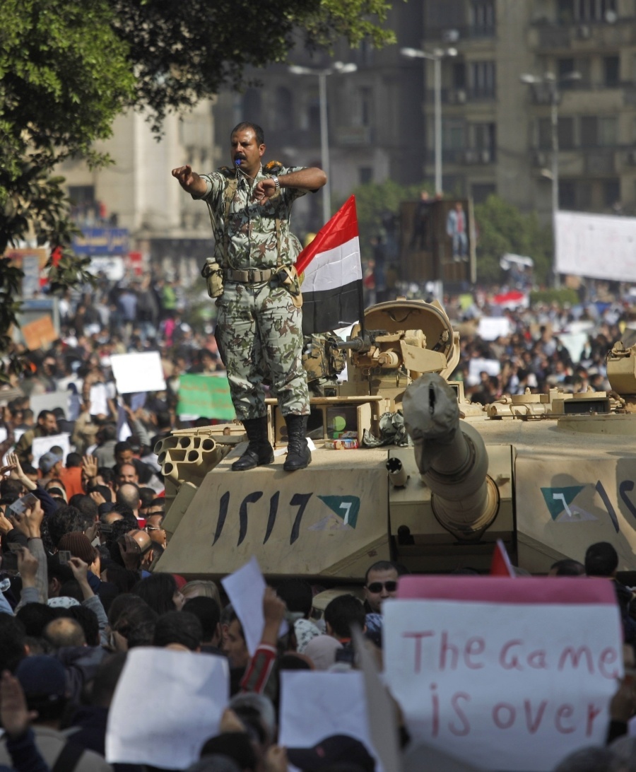 Egyptská armáda proti demonštrantom